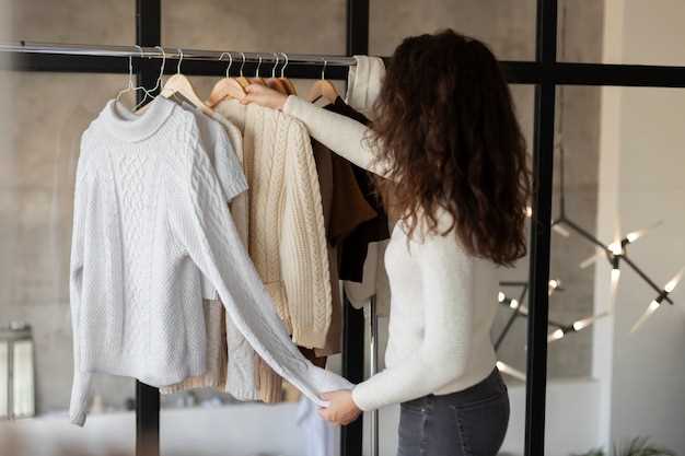 The Capsule Wardrobe: Essentials for a Minimalist Closet